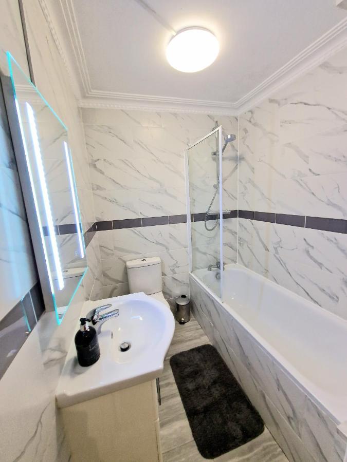 Cosy Home In Kensington - Great Location! 3 Minutes Walk To Earl'S Court Station Londra Esterno foto