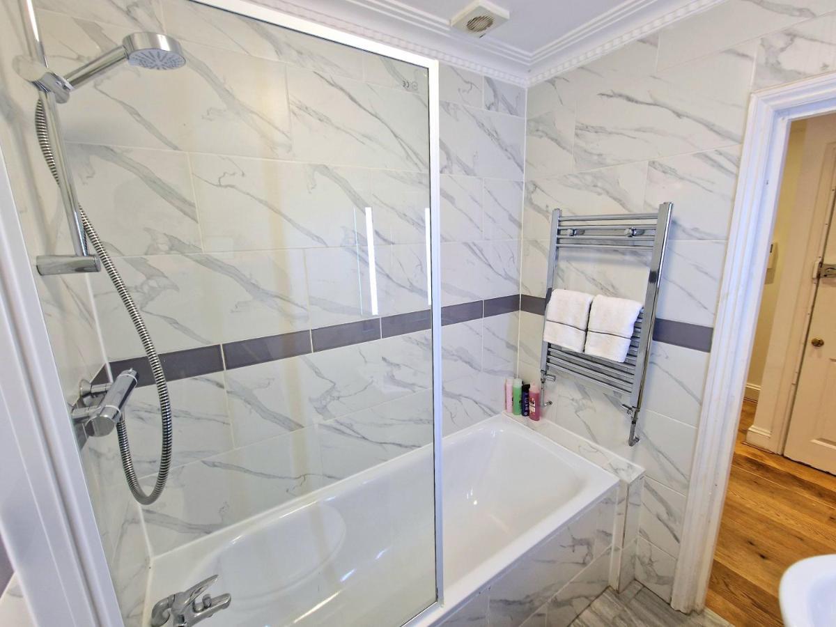 Cosy Home In Kensington - Great Location! 3 Minutes Walk To Earl'S Court Station Londra Esterno foto