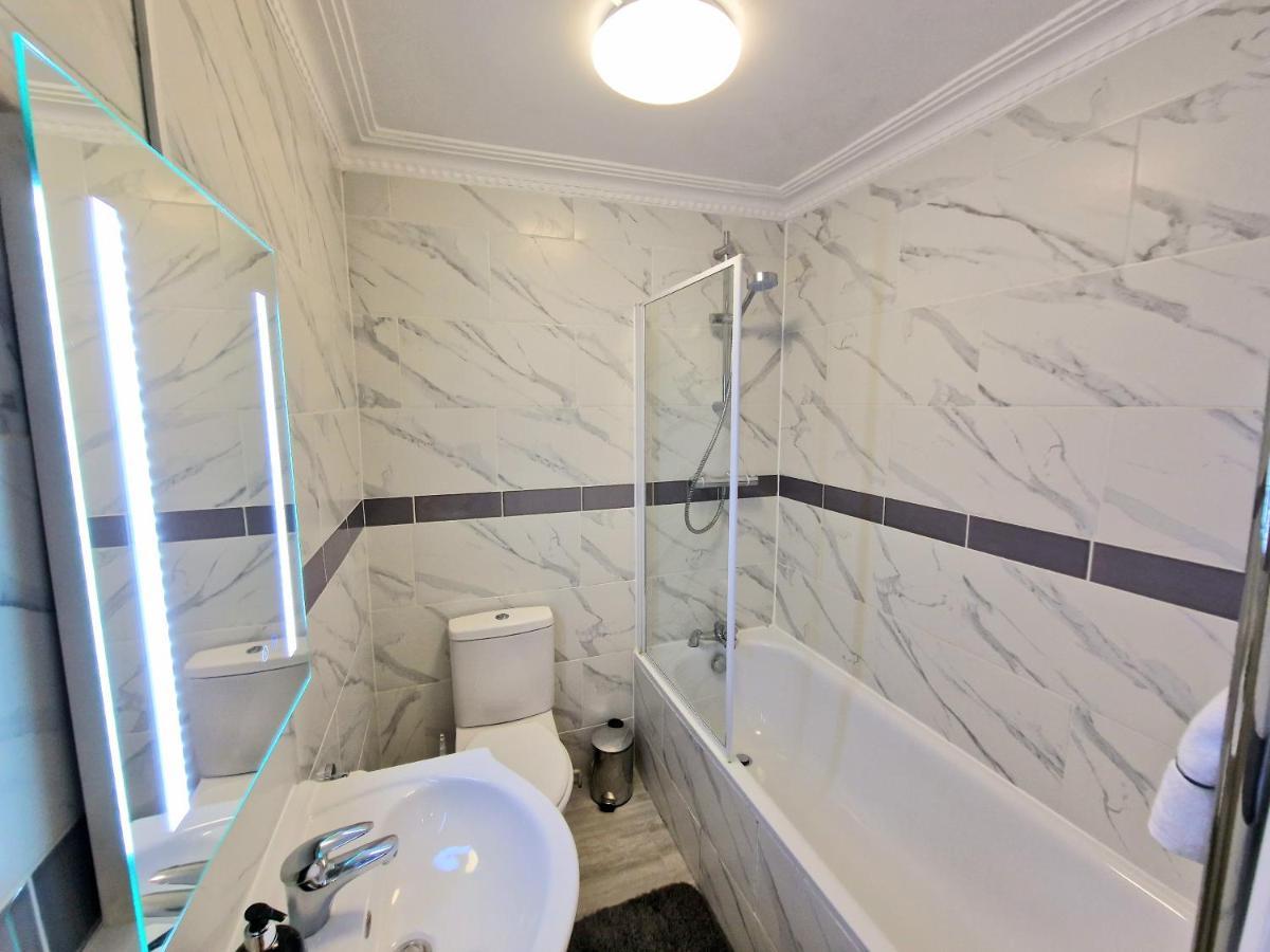 Cosy Home In Kensington - Great Location! 3 Minutes Walk To Earl'S Court Station Londra Esterno foto