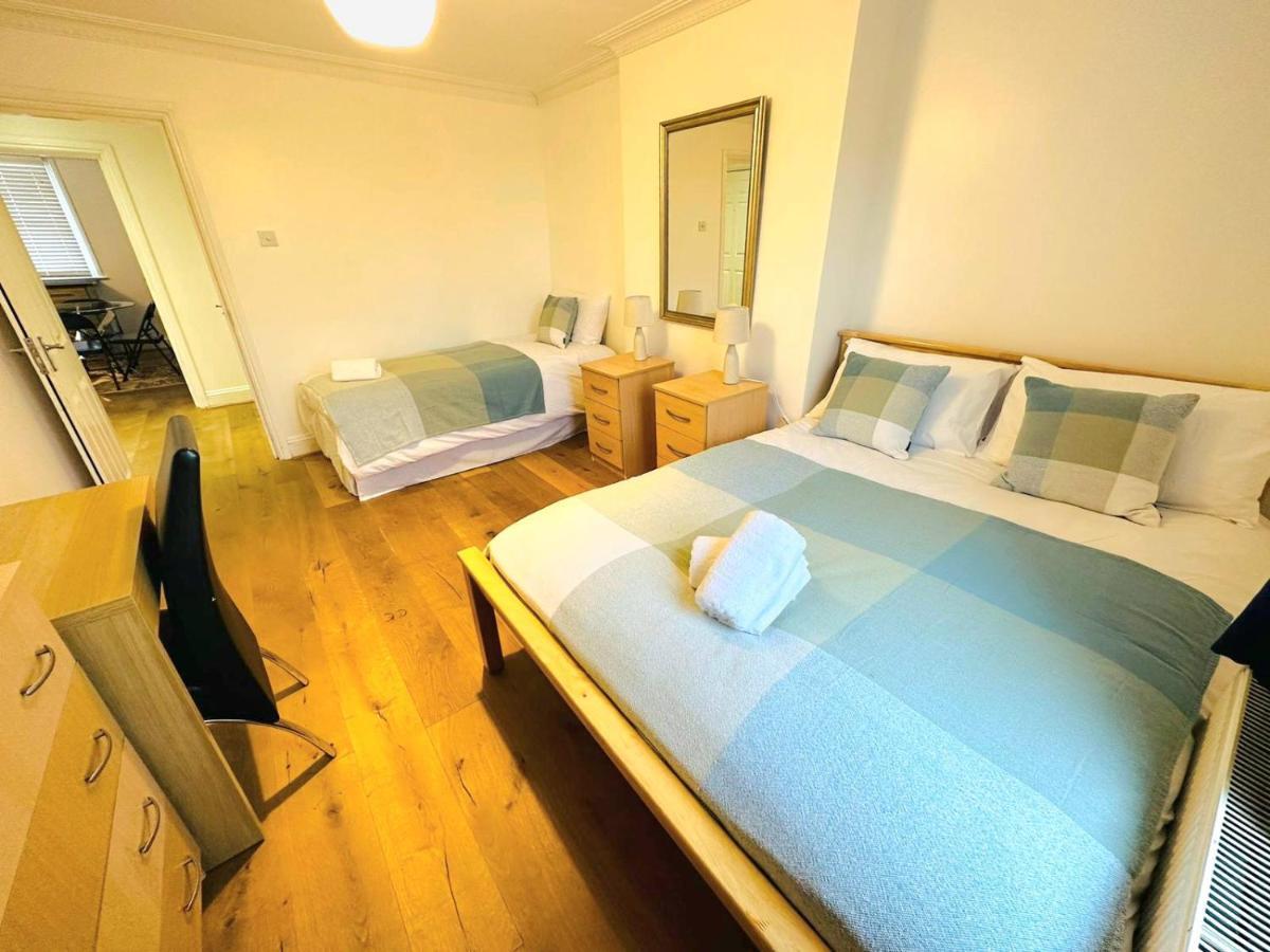 Cosy Home In Kensington - Great Location! 3 Minutes Walk To Earl'S Court Station Londra Esterno foto