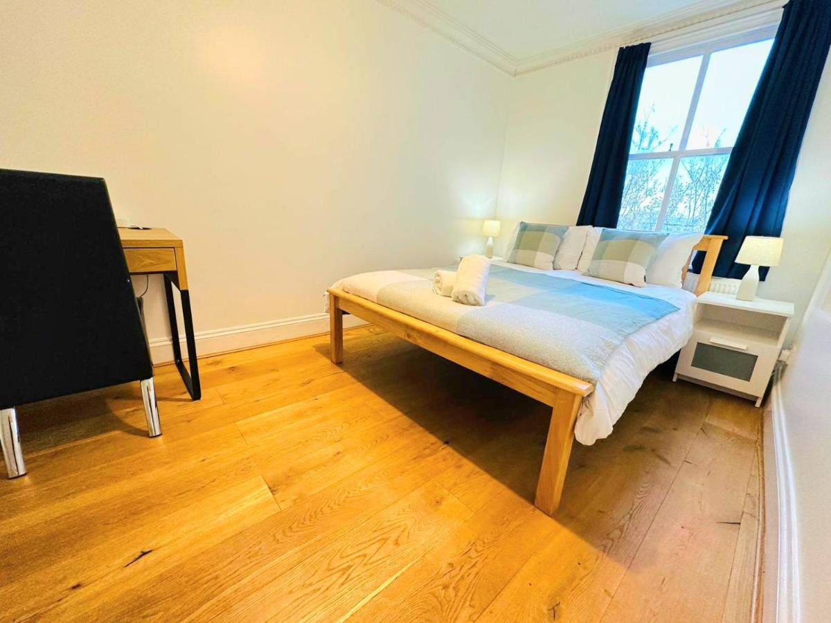 Cosy Home In Kensington - Great Location! 3 Minutes Walk To Earl'S Court Station Londra Esterno foto