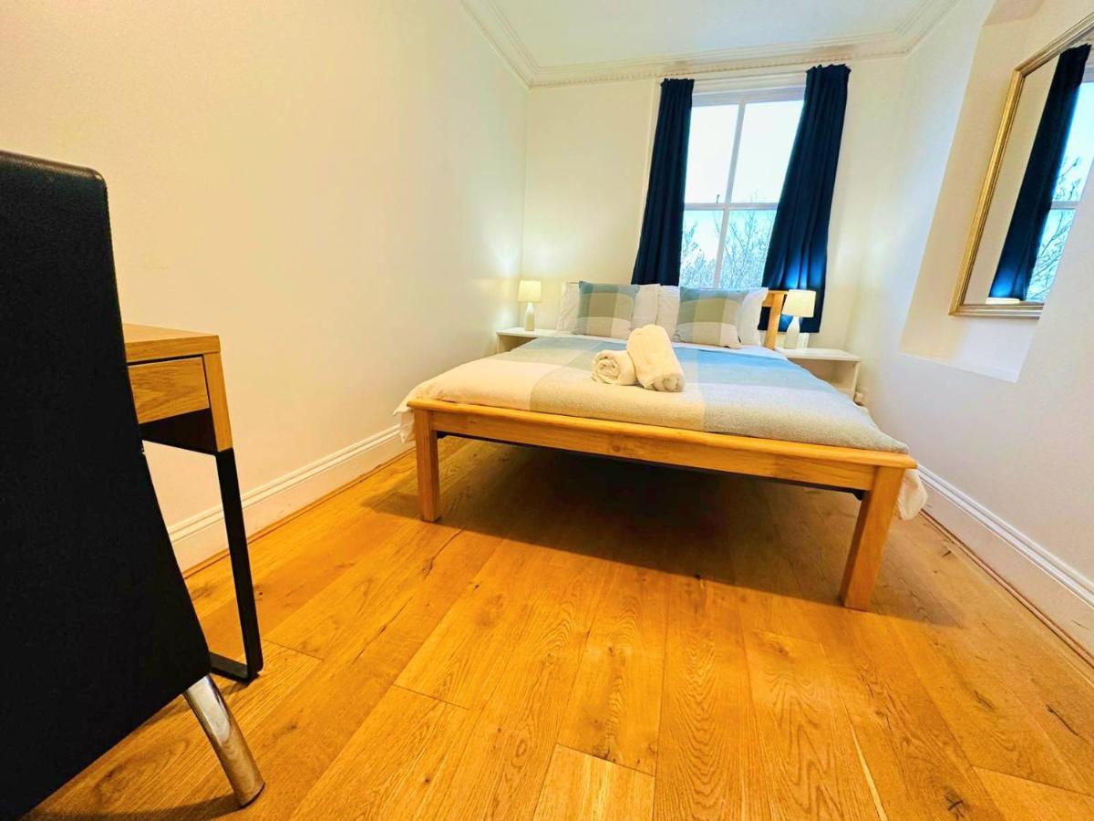 Cosy Home In Kensington - Great Location! 3 Minutes Walk To Earl'S Court Station Londra Esterno foto