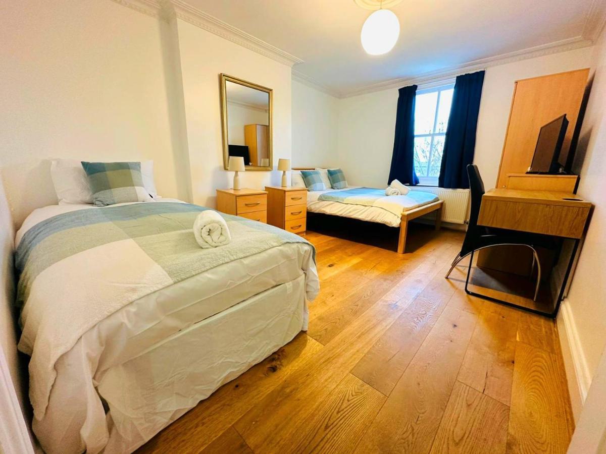 Cosy Home In Kensington - Great Location! 3 Minutes Walk To Earl'S Court Station Londra Esterno foto