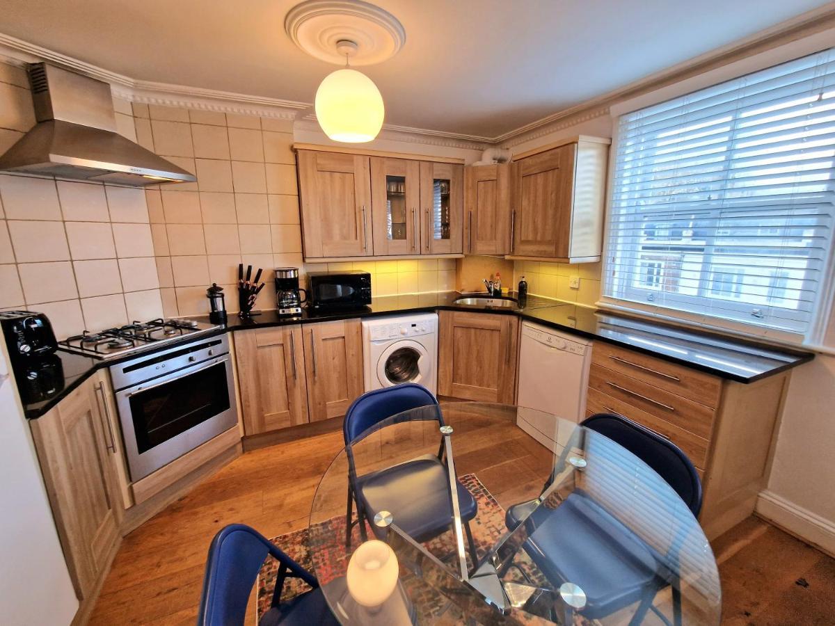 Cosy Home In Kensington - Great Location! 3 Minutes Walk To Earl'S Court Station Londra Esterno foto